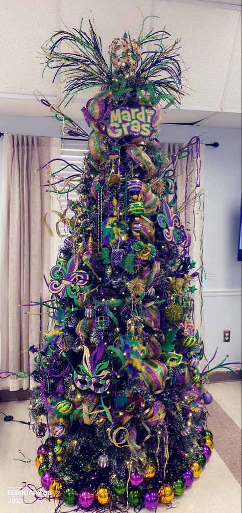 Mardi Gras Christmas Tree, Mardi Gras Desserts, Mardi Gras Tree, Yule Tree, Tree Themes, Themed Decorations, Mardi Gras Decorations, Christmas Tree Themes, Tree Ideas