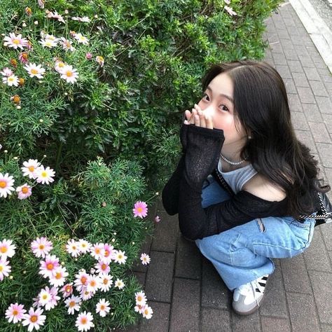 Insta Theme, Dream Girlfriend, Kpop Shifting, Post Insta, Girl Energy, Dream Aesthetic, 사진 촬영 포즈, Self Portrait Poses, Quiet Life