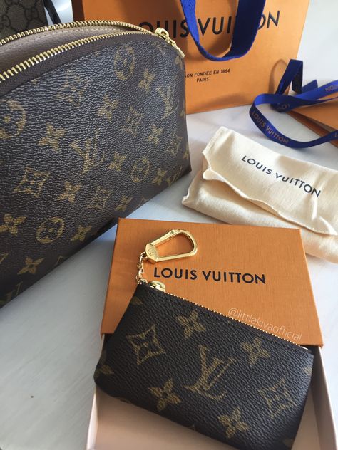 Louis Vuitton - Monogram Key Pouch & Large Cosmetic Pouch @littlekivaofficial #louisvuitton #gold #lv Τσάντες Louis Vuitton, Lv Key Pouch, Louis Vuitton Coin Purse, Louise Vuitton, Louis Vuitton Keychain, Louis Vuitton Key Pouch, Key Pouch, Louis Vuitton Accessories, Beautiful Handbags