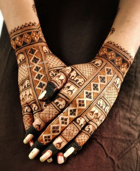 50+ NEW Rakshabandhan Mehndi Designs 2023 – Images & Videos New Mahendi Design 2023 Back Hand, New Mehandi Dezine 2023, Mendhi Designs Backhand, Latest Mehndi Designs Back Hand, Rakshabandhan Mehndi Designs, Mhendi Design Unique Latest, Back Mehndi Designs, Back Hand Mehndi Designs Stylish, Mehndi Art Designs Back Hand