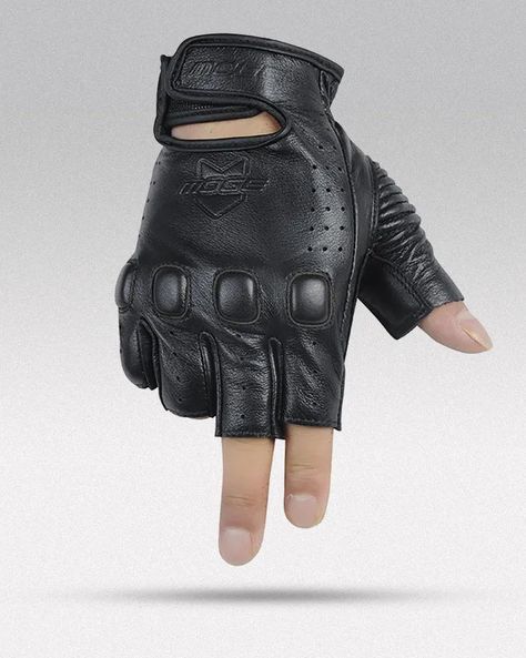 Leather Fingerless Gloves "Bukyo": Dive into the techwear scene with these bold fingerless gloves. Crafted for the daring, made for the streets. Your style, uncompromised. Big Gloves Character Design, Battle Clothes, Bee Cosplay, Glove Ideas, Cool Gloves, Techwear Men, Steampunk Gloves, Techwear Women, Cyberpunk Helmet