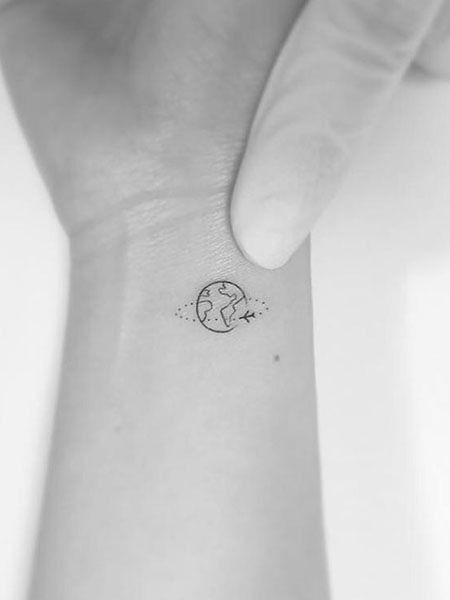 Planets Tattoo, Planet Tattoo, Earth Tattoo, Tattoo Diy, Planet Tattoos, Shape Tattoo, Inspiration Tattoos, Cat Tattoos, Disney Tattoo