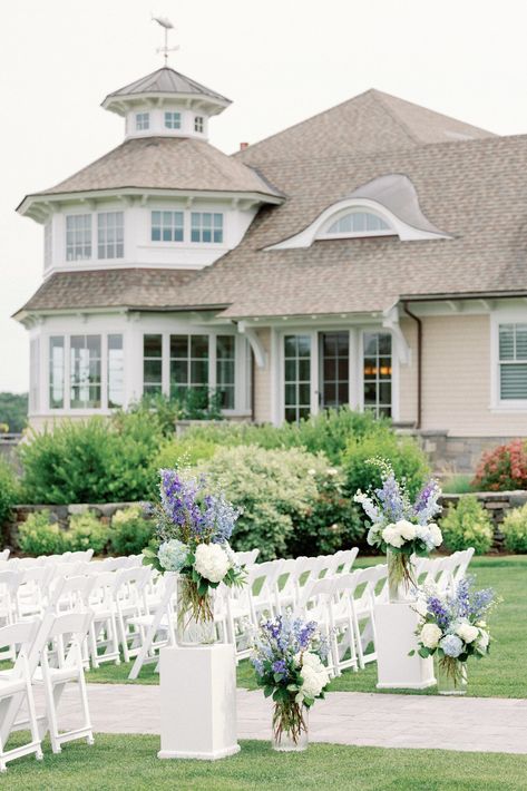 Coastal Wedding Aisle, Coastal Country Club Wedding, Preppy Coastal Wedding, Coastal Wedding Ideas Decor, Garden Coastal Wedding, Wentworth By The Sea Wedding, Blue And White Summer Wedding, Old Money Coastal Wedding, Hamptons Style Wedding