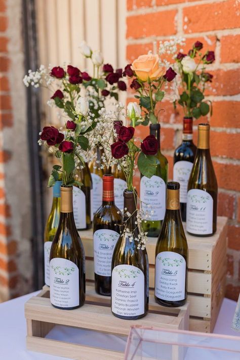 Table Decorations Wine Bottles, Wedding Decor Wine Bottles, Wine Wedding Table Setting, Glass Bottle Table Decor Wedding Ideas, Bottle Decoration Ideas Wedding, Wine Bottle Table Decorations, Winery Table Setting, Flower On Wine Bottle, Wine Bottle Table Plan