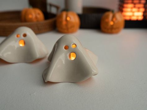 Haunt It Up This Halloween With These 60 Spooky Cute Candleholders Ceramic Ghost, Halloween Ghost Decorations, Ceramic Inspiration, Keramik Design, Ceramics Pottery Art, Clay Art Projects, Ceramics Ideas Pottery, Light Holder, Diy Clay