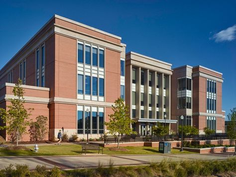 College Building Exterior, Public Building Architecture, Luxurious School Building, Huge School Building, School Campus Exterior, Brick School Architecture, Prestigious School Building, Architecture Design Presentation, College Architecture