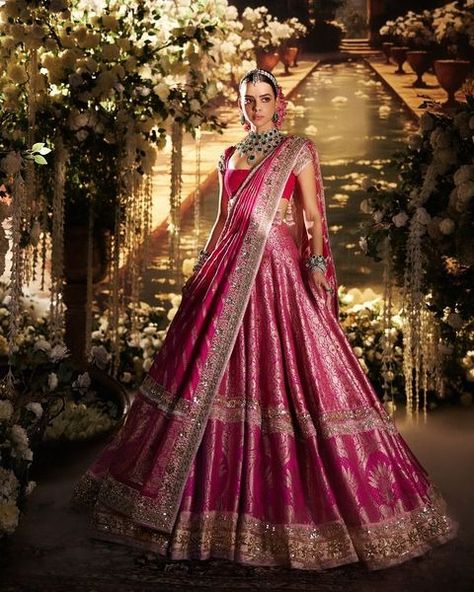 MANISH MALHOTRA (@manishmalhotraworld) • Instagram photos and videos Dolly Jain, Head Veil, Latest Bridal Lehenga Designs, Indian Dress Up, Fancy Lehenga, Brocade Lehenga, Banarasi Brocade, Bridal Lehenga Designs, Latest Bridal Lehenga