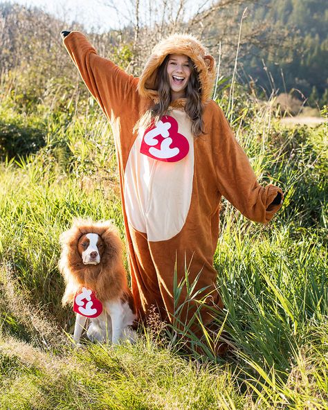 12 Scary Cute Dog and Owner Halloween Costume Ideas | xoxoBella Beanie Baby Costumes, Dog And Owner Costumes, Cute Dog Halloween Costumes, Best Dog Halloween Costumes, Puppy Halloween Costumes, Dog Costumes Funny, Halloween Parejas, Scary Cute, Matching Halloween Costumes