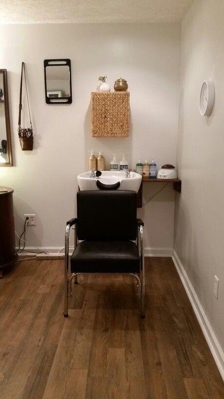 Hair Salon Waxing Station, Home Salon Shampoo Station, Tiny Hair Salon Ideas, Salon Washing Station Ideas, Salon Suite Shampoo Area, Salon Waxing Station, Diy Salon Stations At Home, Salon Sink Station Ideas, Salon Wash Station Ideas