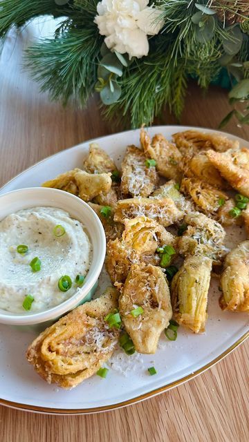 Fried Artichokes, Dipping Sauce For Artichokes, Artichoke Appetizer, Dinner Party Starters, Recipe Appetizers, Fried Artichoke, Artichoke Recipes, Recipes Appetizers And Snacks, Lemon Sauce