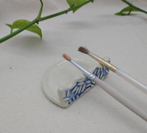 Paintbrush Rests Simple and With Drip Tray - Etsy Australia Paint Brush Rest Clay, Pottery Brush Holder, Paintbrush Holder Ceramic, Paint Brush Rest Diy, Polymer Clay Brush Holder, Air Dry Clay Paintbrush Holder, Air Dry Clay Brush Rest, Ceramic Paint Brush Rest, Brush Rest Clay