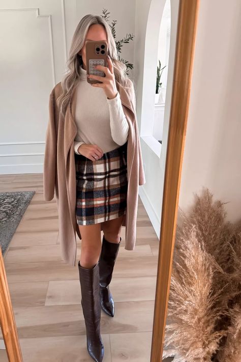 Plaid Skirt Fall Outfit, Plaid Skirt Outfit Fall, Brown Plaid Skirt Outfit, Outfits With Plaid Skirts, Plaid Skirt Brown, Skirt Boots Outfit, Skirt Outfits With Boots, Fashion 2023 Fall, Brown Tall Boots