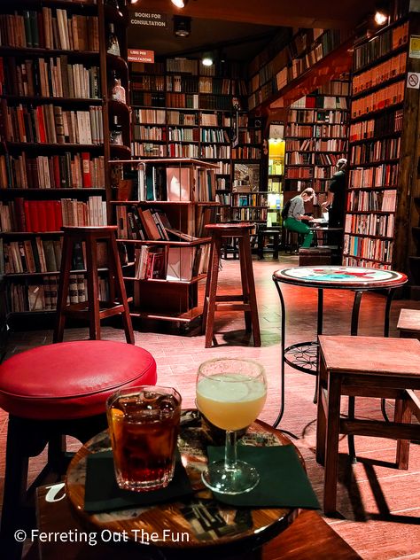 Bookstore Wine Bar, Book Bar Design, Juicing Business, Bookstore Bar, Italy Drinks, Naples Itinerary, Rebound Books, Cozy Bookstore, Cafe Design Inspiration