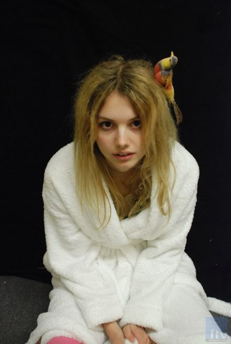 Hannah Murray Skins Cassie, Skins Vibes, Skins Gen 1, Cassie Ainsworth, Cassie Skins, Hannah Murray, Skin Aesthetics, Skins Uk, Just A Girl