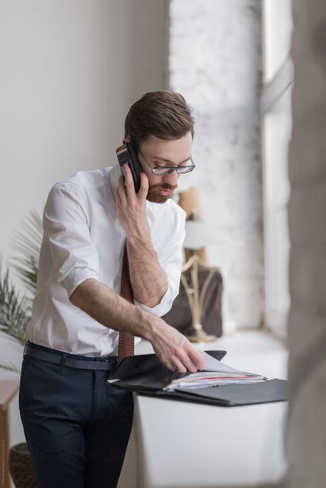 Lifestyle Office Photography, Business Man Photography, Photography Office, Business Portrait Photography, Office Men, Corporate Portrait, Business Stock Photos, Man Office, Reportage Photography