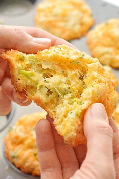 These broccoli cheddar muffins are SO GOOD and so simple to make! Loaded with healthy ingredients they're really filling, and so delicious! Eat these healthy muffins for lunch with your favouite soup, or on their own as an afternoon snack or even a filling breakfast on the go. With hidden broccoli and lots of cheese they're great for picky eaters and toddlers! Broccoli Cheddar Biscuits, Broccoli Cheddar Muffins, Broccoli Muffins Toddler, Hidden Broccoli Recipes, Savory Muffins Healthy, Savory Muffins For Kids, Broccoli Cheese Muffins, Kids Meals For Picky Eaters, Broccoli Egg Muffins