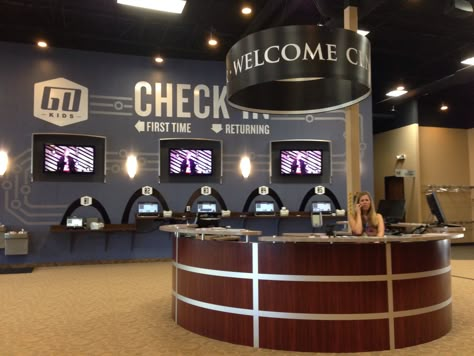 sweet welcome/info desk at river valley church in apple valley mn. @Shaun-Lynn Ray hanging out at the desk. haha. Kids Church Stage, Youth Room Church, Welcome To Church, Church Lobby Design, Welcome Desk, Church Welcome Center, Childrens Ministry Decor, Church Entrance, Church Foyer