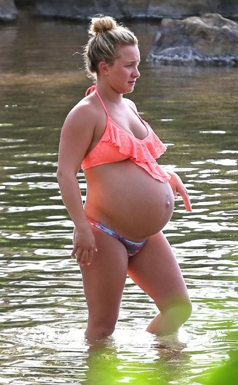 Hayden Panettiere from Pregnant Stars in Bikinis on E! Online Baby Gender Prediction, Gender Prediction, Audrina Patridge, Pregnant Model, A Pregnant Woman, Pretty Pregnant, Ashlee Simpson, Teresa Palmer, Ali Larter