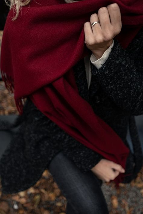 Red Scarf Outfit Winter, Burgundy Scarf Outfit, Tan Coat Outfit, Red Scarf Outfit, Europe Winter Fashion, Scarf Aesthetic, Scarf Outfit Winter, Maroon Scarf, Red Winter Coat