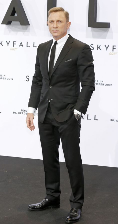 Daniel Craig Suit Style, Daniel Craig Outfit, James Bond Grey Suit, James Bond Tuxedo, James Bond Suit, James Bond Outfits, Black Men Suits, James Bond Suit Daniel Craig, Bond Outfits