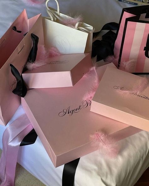 Spoiled Princess Aesthetic, Wonyoung Lifestyle, Spoiled Daughter, School Moments, Elena Abelli, Coquette Clothing, 4 Princess, About Paris, Pink Aura