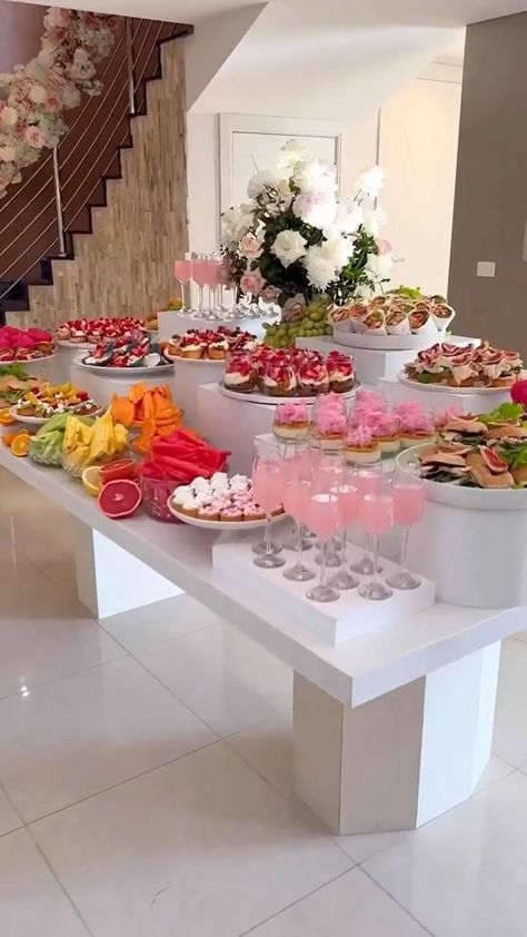 Food Buffet, Party Food Buffet, Lake Food Ideas Summer, Food Ideas Summer, Lake Food Ideas, Party Food Platters, Boat Food, Birthday Brunch, Lake Food