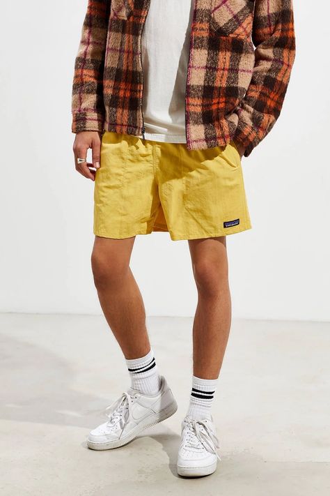 Patagonia Baggies Inspiration - Imgur Summer Outfits Men Streetwear Shorts, Patagonia Baggies, Summer Outfits Men Streetwear, Urban Outfitters Men, Mens Shorts Outfits, Mens Summer Outfits, Mens Casual Outfits Summer, Smen, Mens Shorts Summer