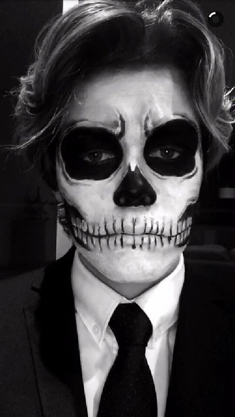 Basic Halloween Makeup, Halloween Makeup Men, Boy Halloween Makeup, Guy Face, Boy Makeup, 2d Character Animation, Skeleton Makeup, Fotos Ideas, Horror Makeup