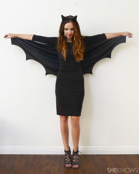 If you're feeling a monochromatic look this year, try this super simple costume. All you need is some fabric, a bit of elastic, a headband and some glue to go batty on Halloween. Click for more last-minute Halloween costumes (better pin now...just in case). Diy Bat Costume, Modest Halloween Costumes, Costumes Faciles, Diy Fantasia, Bat Halloween Costume, Meme Costume, Easy College Halloween Costumes, Kostum Halloween, Kostuum Halloween