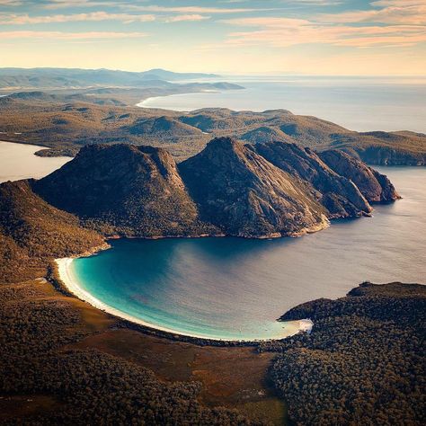 Sweet Australia Travel Bucket Lists, Tasmania Road Trip, Tasmania Travel, Earth Pictures, Visit Australia, Halong Bay, Most Beautiful Beaches, City Trip, Australia Travel