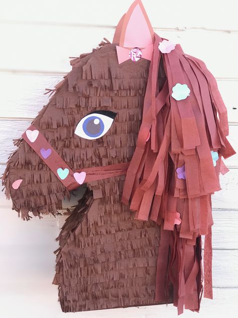 Horse piñata. Horse Pinata Diy, Surprise Paardenmeisje, Horse Pinata, Western Birthday Party, Piñata Ideas, Diy Pinata, Western Birthday, Horse Party, 9th Birthday Parties