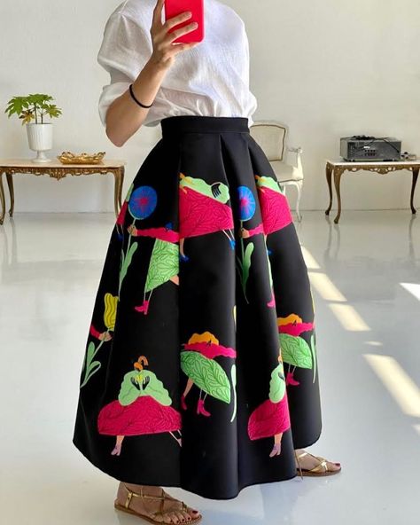 Colorful Gown, Meeting Outfit, Nerd Fashion, Abayas Fashion, Street Style Chic, Casual Skirts, Outfit Combinations, Lookbook Outfits, Fashion Fabric