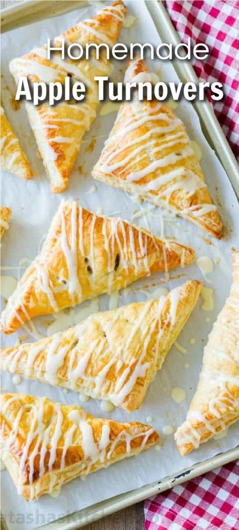 Homemade Apple Turnovers with a filling that tastes like Apple Pie in flaky puff pastry dough. Homemade Apple Turnovers, Apple Turnovers With Puff Pastry, Apple Turnovers Recipe, Easy Apple Turnovers, Apple Turnover Recipe, Puff Pastry Recipes Dessert, Apple Turnover, Pastries Recipes Dessert, Apple Pastry