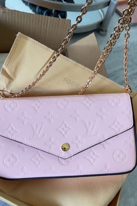 Dhgate Designer Bags, Dhgate Finds, Cheap Designer Bags, Preppy Accessories, Purse Outfit, Luxury Bags Collection, Louis Vuitton Pink, Girly Bags, Luxury Purses