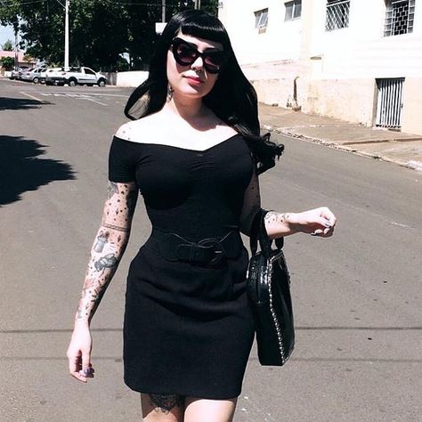 #darkpinup #gothpinup #gothabilly #bettiebangs - Tap the link to shop on our official online store! You can also join our affiliate and/or rewards programs for FREE! Gothabilly Fashion, Psychobilly Fashion, Rockabilly Mode, Goth Pinup, Gothic Mode, Casual Goth, Gothic Looks, Goth Look, Pin Up Outfits