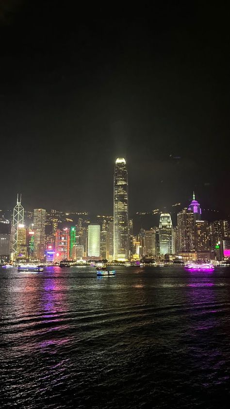 Fake Photo Sick, Hong Kong Night, San Myshuno, Holiday China, Hong Kong Food, Night Skyline, Hong Kong Travel, Night Vibes, Night City