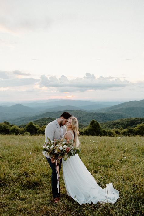 Elopement North Carolina, Elopement Styled Shoot, Asheville Nc Wedding, Max Patch, Wedding Shot List, Wedding Venues North Carolina, Airbnb Wedding, Rustic Farm Wedding, Mountain Engagement Session