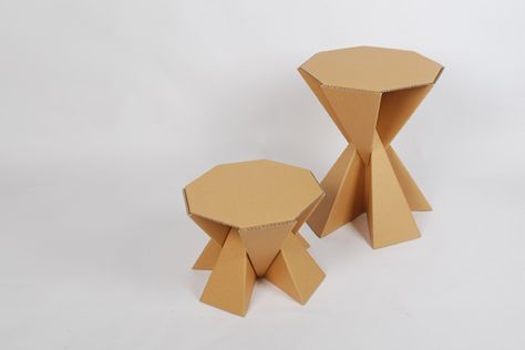 http://www.yankodesign.com/2018/02/21/space-saving-planet-saving-paper-furniture/ Cardboard Stool Diy, Cardboard Stool, Cardboard Furniture Design, Cardboard Chair, Cardboard Shipping Boxes, Paper Furniture, Sustainable Furniture, Cardboard Furniture, Creative Furniture