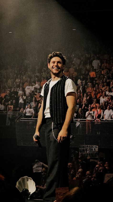 Man Old Money Aesthetic, Niall Horan No Judgement, Niall Horan Concert Outfit Ideas Men, Niall Horan Performing, Niall Horan Working Out, Niall Horan Flicker Era, One Direction Niall Horan, Naill Horan Concert Outfits, Niall Horan The Show Live On Tour