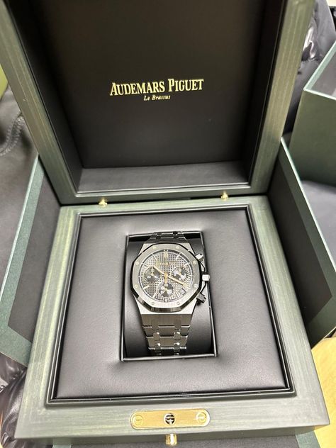 audemars piguet Audemars Piguet Aesthetic, Ap Watch Audemars Piguet, Audemars Piguet Men, Ap Watch, Lifestyle Board, Money Talks, Luxury Aesthetic, Rich People, Luxury Watches For Men