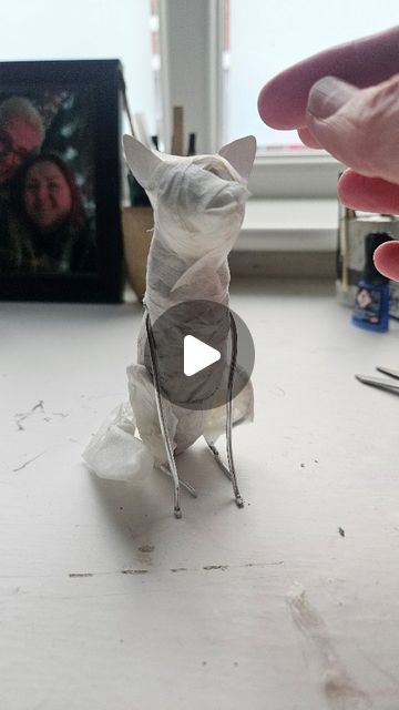 Diana Parkhouse - Paper Artist Person on Instagram: "Hello. It's weird being at home. I've still got so far to go. There's a lot I can do for myself now, but it's relative to what I couldn't do. Which was nothing. I couldn't even feed myself when I was completely paralysed. Now I can, but I'm not great at preparing it. And definitely not my evening meal. As part of my physical therapy for my hands/cognition though I've decided making foxes will help. Isn't that lucky for you lot? 😂 .. My paper mache sculptures are made from newspaper, wire, glue, paper medical tape, book pages (Shakespeare), and watercolour paint. .. #craftingcommunity #handmadewithlove #sculptureart #papermacheart #papermache #papiermache #sculpting #folkart #paperlover #britishcraft #handmadeuk #sculptorofinstagram #pa Armature Sculpture, Paper Mache Art Sculpture, Paper Clay Art, Paper Fox, Face Painting Easy, Puppet Making, Paper Mache Art, Watercolour Paint, Paper Mache Sculpture