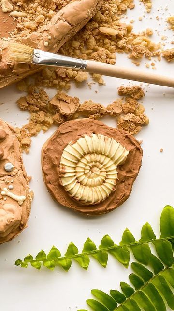 Fossil Project, Fossil Cookies, Fossil Shell, Dino Dig, Dinosaur Dig, Dinosaur Cookies, Fondant Tutorial, Dinosaur Bones, So Satisfying