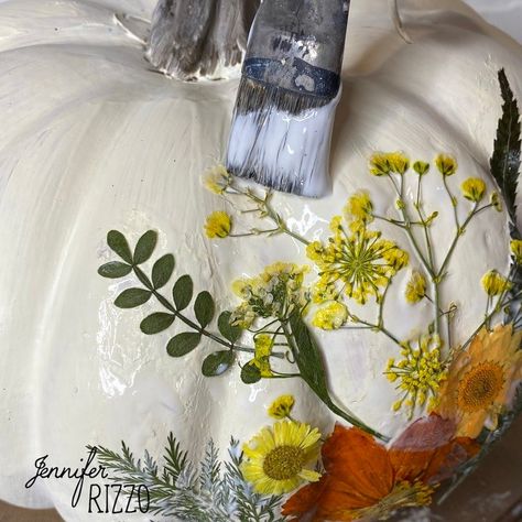 Decoupaged Dried Flower Pumpkins - Jennifer Rizzo Flower Pumpkins, Home Gel Nails, Home Ideas Kitchen, Decoupage Pumpkins, Pressed Flowers Diy, Home Drawing, Drawing Home, Farm Craft, Fall Pumpkin Crafts