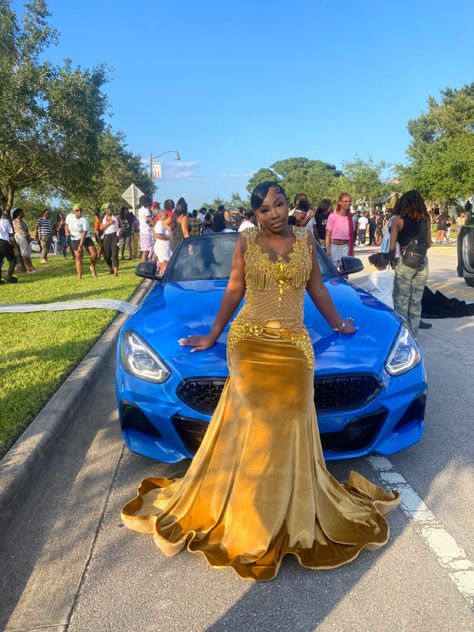 Prom Gold Dress, Yellow Prom Dresses, Prom Gold, Hoco Ideas, Yellow Prom, Girl Prom, Semi Dresses, Prom Inspo, Gold Prom