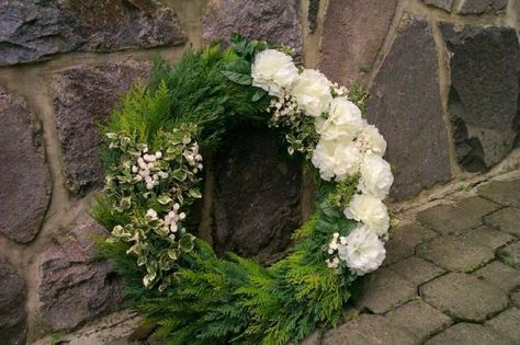 Homemade Christmas Wreaths, Dekoratívne Vence, Tombstone Designs, Grave Decorations, Baby Birthday Cakes, Arte Floral, Homemade Christmas, Ikebana, Baby Birthday