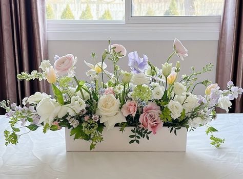 Rectangular Centerpieces Wedding, Long Low Flower Arrangement, Rectangle Vase Flower Arrangement, Long And Low Floral Centerpiece, Large Centrepieces, Low Flower Arrangements For Table, Horizontal Flower Arrangement, Long Table Flower Arrangements, Long Wedding Table Decorations