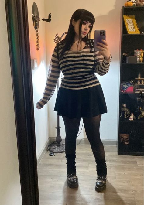 Plus Size Emo Outfits Winter, Fat Winter Outfits, Egirl Fashion Plus Size, Midsize Fashion Aesthetic, Converse Xxhi Outfit, Goth Midsize Outfits, Curvy Emo Outfits, Mid Size Emo Outfits, Everyday Alt Outfits