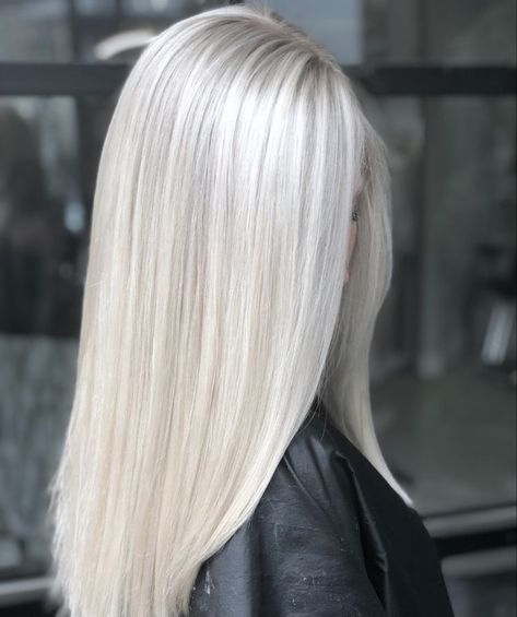 Blond Cenușiu, Blonde Bayalage, Blonde Hair Highlights, Ice Blonde Hair, Perfect Blonde Hair, Bright Blonde Hair, Platinum Blonde Hair Color, Icy Blonde Hair, Silver Blonde Hair