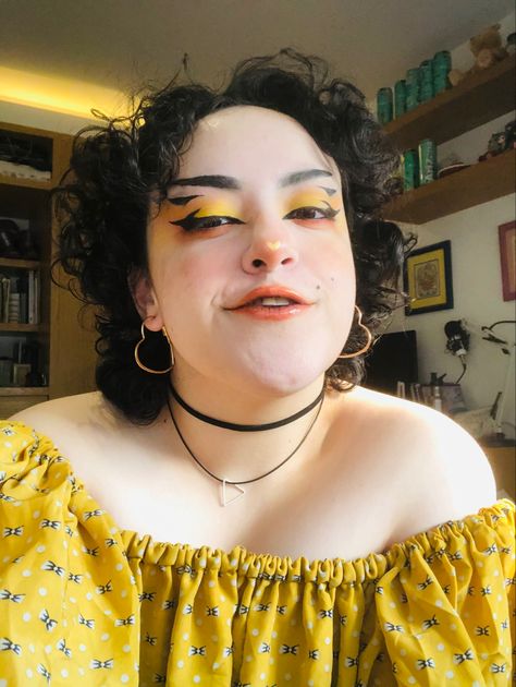 Yellow alternative makeup for a sunny day and lots of mischief Yellow Alt Makeup, Aesthetic Eyeliner, Alt Makeup, Alternative Makeup, Alt Girl, Instagram Aesthetic, Makeup Ideas, Eyeliner, Eye Makeup