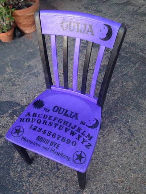 Ouija board chair Halloween decor inspired from a favorite pin❤️ Painting Ideas On Furniture, Halloween Painted Furniture, Ouija Board Painting, Diy Ouija Board How To Make, Ouija Board Aesthetic, Ouija Painting, Ouija Decor, Goth Diy Decor, Ouija Board Furniture